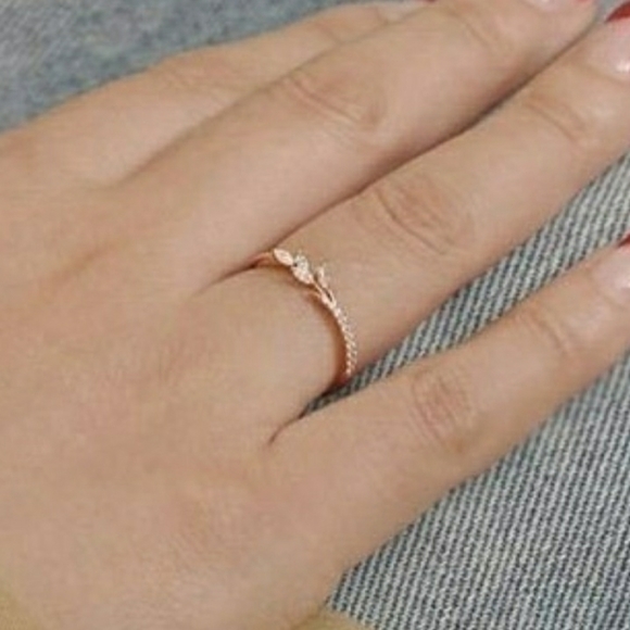 Exquisite 18k Rose Gold filled Eternity Ring - Picture 8 of 14